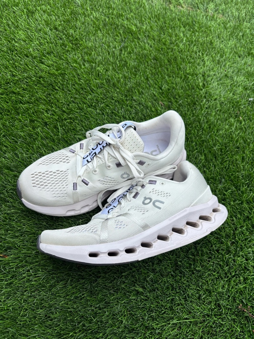 On Running Women's White / Light Gray Cloudswift Athletic Shoes